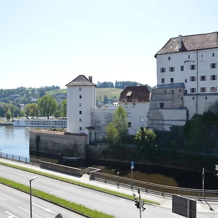 Stilvolles Mit Blick Auf Dreiflüsse-eck * Passau