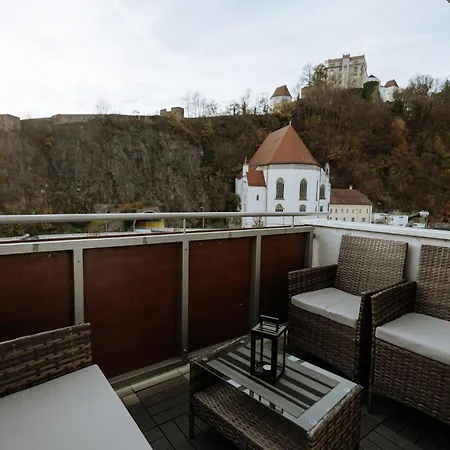 Apartment Stilvolles Mit Blick Auf Dreiflüsse-eck *