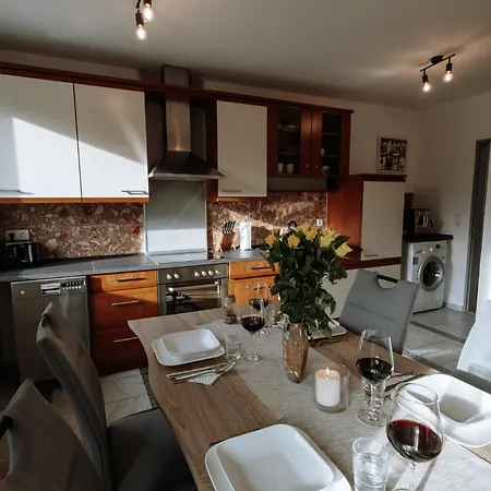 Διαμέρισμα Stilvolles Mit Blick Auf Dreifluesse-eck