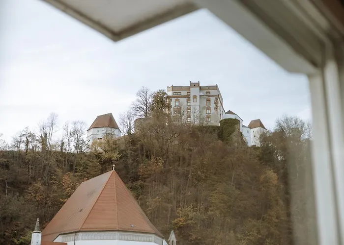 Stilvolles Mit Blick Auf Dreifluesse-eck *