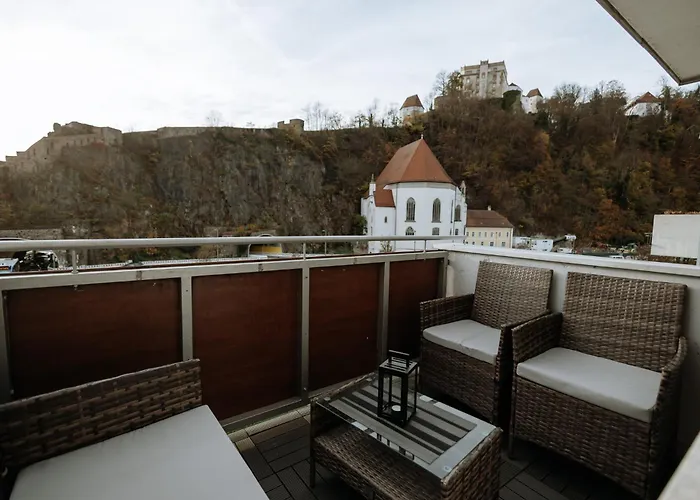 Apartment Stilvolles Mit Blick Auf Dreifluesse-eck *